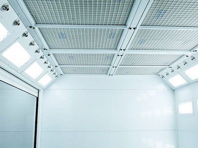 نظام تسريع الهواء المثبت على السقف يدمج صندوق الضوء ، تركيبات الإضاءة وأنبوب الهواء ، يتم تركيب المنافيخ في السقف المكشوف.
